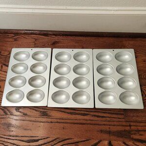 Wilton Cake Pan - 8 Easter Egg Mini  (Set of 3)
